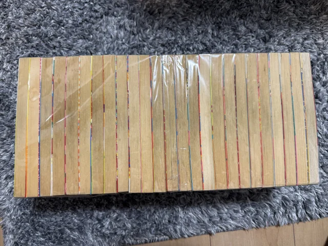 紐で結束された全巻セット